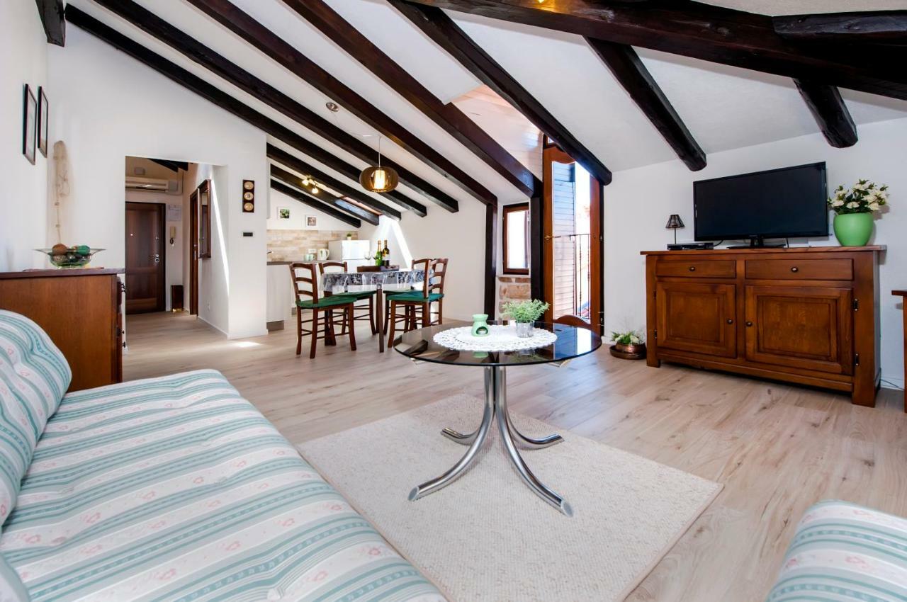 Rovigno Bella Sea View Apartment Bagian luar foto